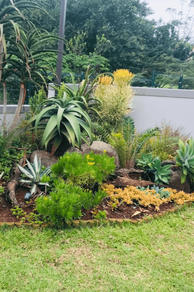 Residence landscaping in Izinga